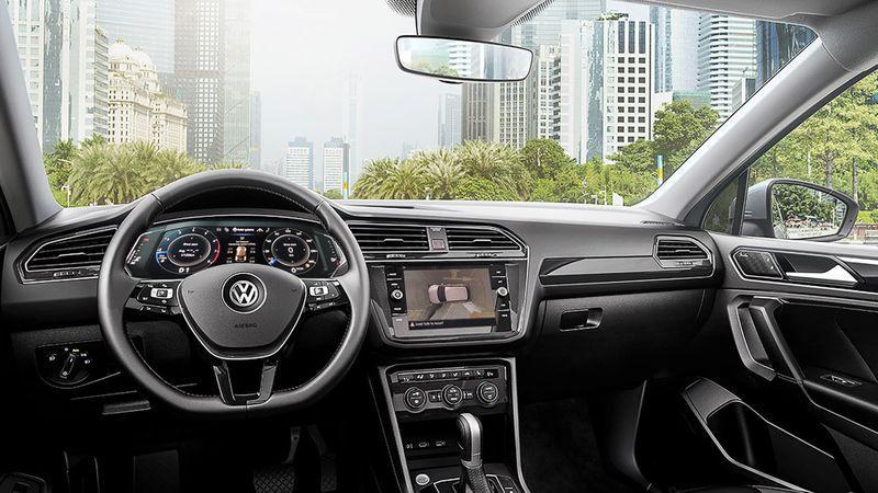 Khoang lái xe Volkswagen Tiguan nhìn sang trọng bắt mắt 
